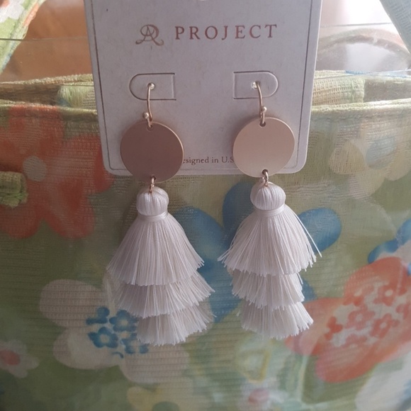 Trendy Boho Bohemian Style Natural White Tassel Earrings - Picture 3 of 5